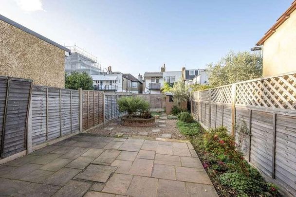 Sandringham Avenue, Wimbledon, SW20 - Photo 1