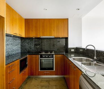 UNRIVALLED MIDTOWN ADDRESS | Unfurnished - Photo 3