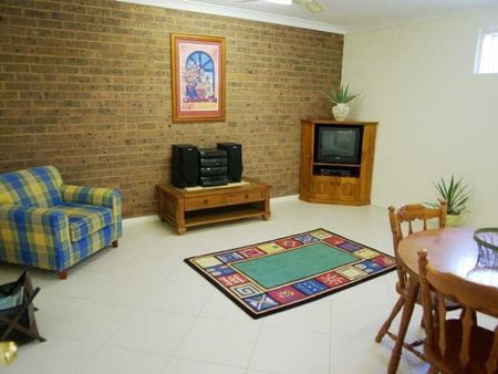 8 Kyalla Place Bourkelands NSW - Photo 3