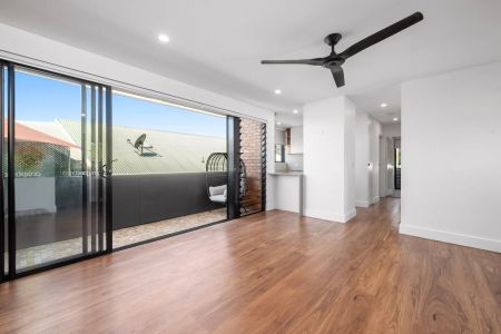 Light-Filled Greenslopes Apartment Offering Comfort and Convenience - Photo 2