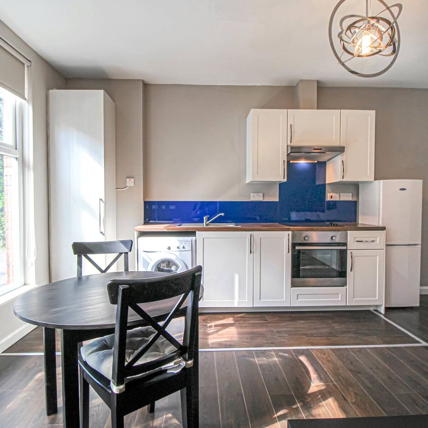 Apt 2, 4 Darnley Road - Photo 1