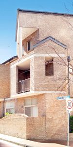 Loft-Style Apartment in Convenient Location &ast;&ast; Available 10&sol;05&sol;25 &ast;&ast; - Photo 4