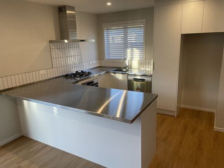 Modern 3BR Family Home in Fairfield - Photo 3