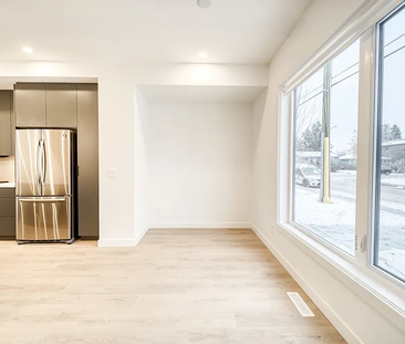 Spacious 3 Bedroom, 2 Bathroom unit minutes from Crowchild Trail SW... - Photo 1