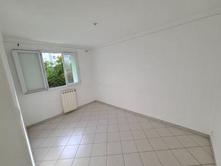 Location Appartement 4 pièces 69m² MARSEILLE 14ème - Photo 5