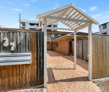 RECENTLY UPDATED, TWO BEDROOM UNIT IN HEART OF NUNDAH - Photo 3