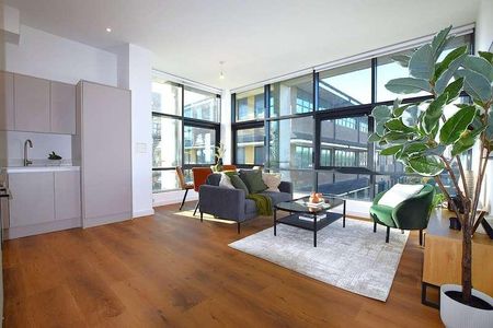 Lakeside Close, Staines-upon-thames, Surrey, TW18 - Photo 2