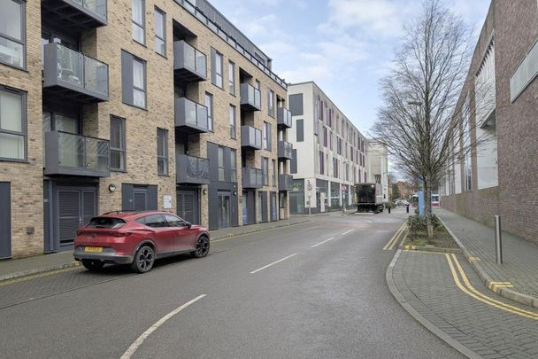 Market Street, Addlestone - 1 bedroomProperty for lettings - Seymours - Photo 1