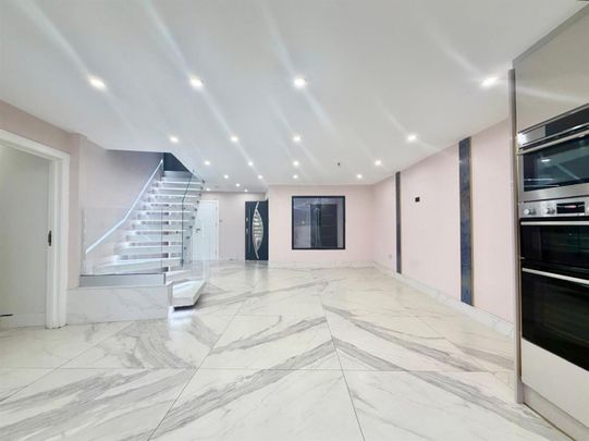 6 Bedroom House To Let - Photo 1