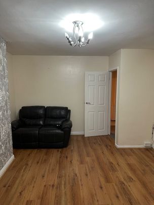 2 Bed Flat, Lupton Avenue, LS9 - Photo 1