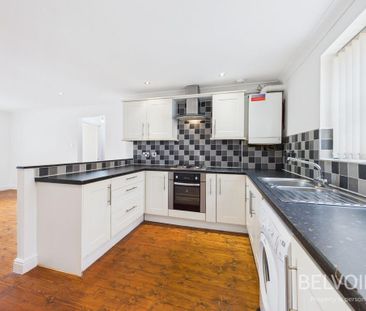 2 bedroom flat to rent - Photo 2