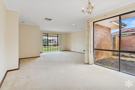 17A Godbold Close - Photo 3