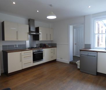 3 bedroom terraced house to rent - Photo 4