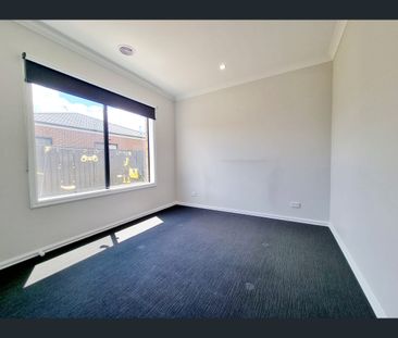 12 Arena Circuit, Strathtulloh, Vic 3338 - Photo 3