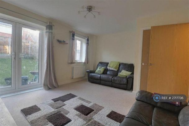 3 bedroom semi-detached house to rent - Photo 1