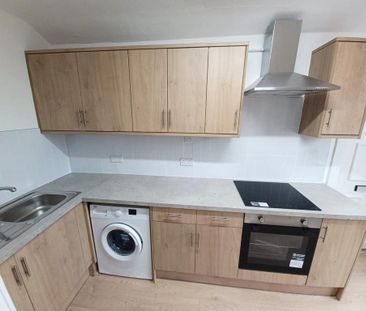 3 bedroom flat to rent - Photo 2