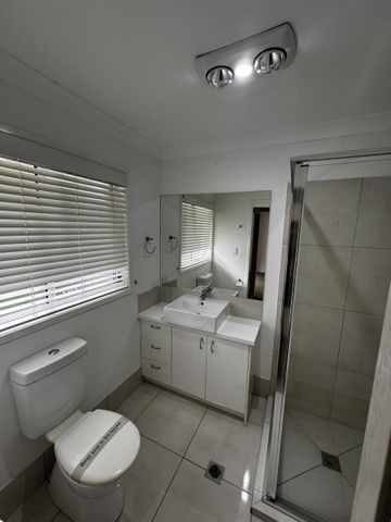 Townhouse - Ducted Aircon & Solar - Photo 5