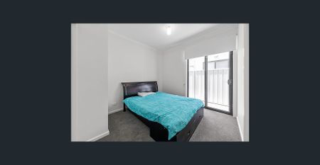 Stylish 2-Bedroom Townhouse - Photo 3