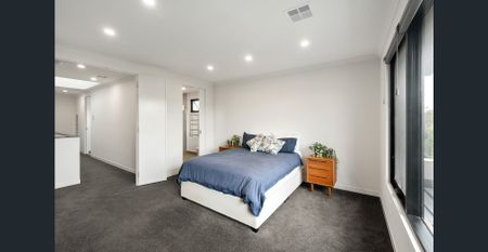 STUNNIG EXECUTIVE TOWNHOUSE IN A PREMIER LOCATION - Photo 5