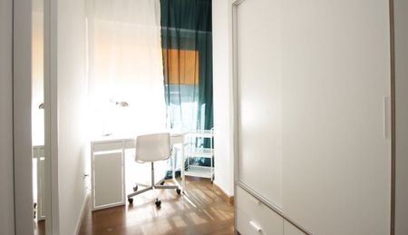 Carrer de González Tablas, Barcelona, Catalonia 08034 - Photo 3