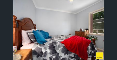 Charming Three Bedroom Home - Photo 3