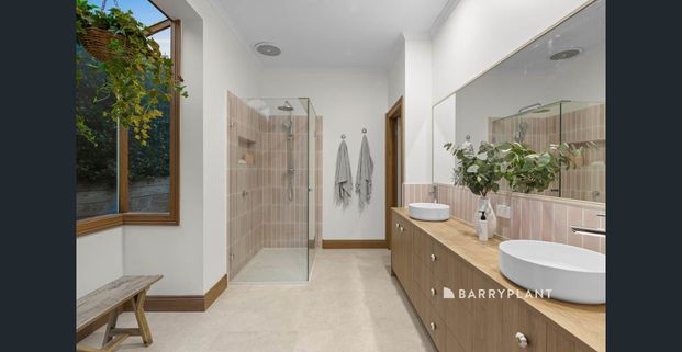 Stunning Federation-Style Family Estate on 1,587m² (approx.) - Photo 1