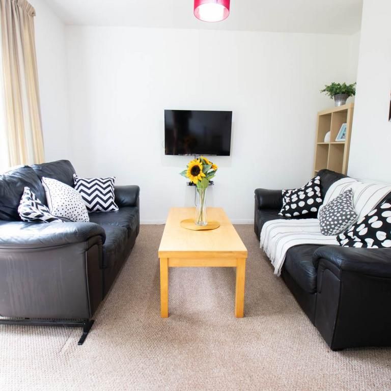 5 bedroom house to rent - Photo 1