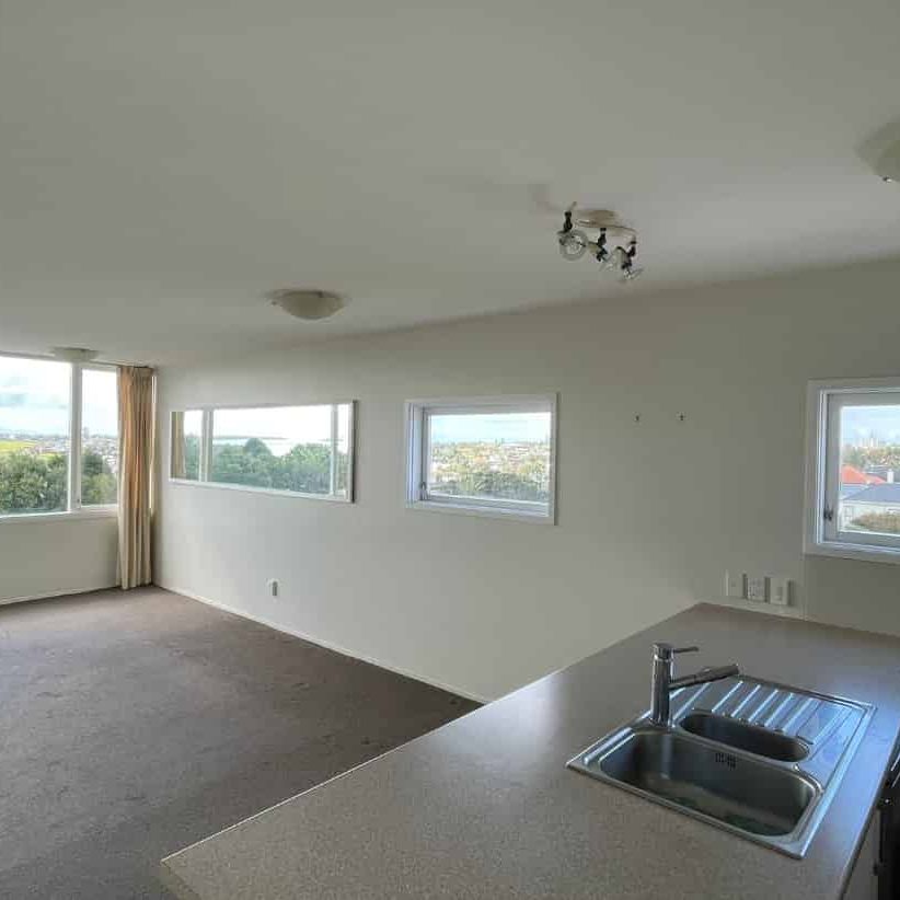 2 bedroom 1 bathroom - Photo 1