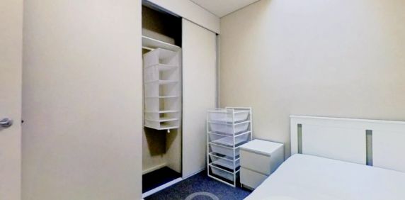 Little Second Bedroom - Photo 2