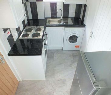 Basingstoke Roads, Reading, RG2 - Photo 4