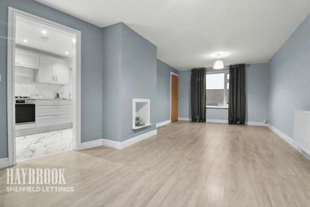 3 bedroom semi-detached house to rent - Photo 2