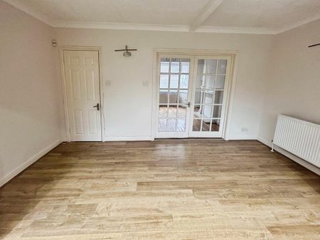 3 bedroom semi-detached house to rent - Photo 4