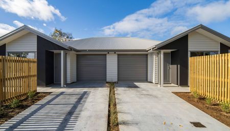 Modern new 2 bedroom Unit + Garage - Photo 2