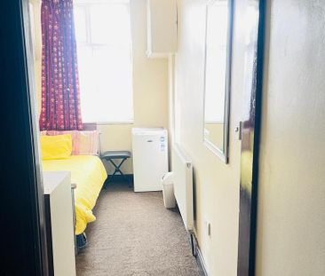 1 bedroom in a house share to rent - Photo 6