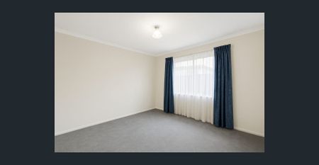 Family Home in a Prime Cranbourne West Location - Photo 5