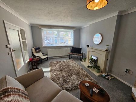 4 bedroom detached house to rent - Photo 2