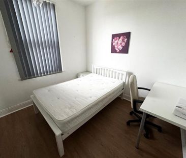 5 bedroom semi-detached house to rent - Photo 3