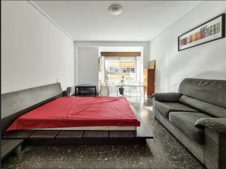 Carrer de Jaume Roig, Valencia, Valencian Community 46010 - Photo 4