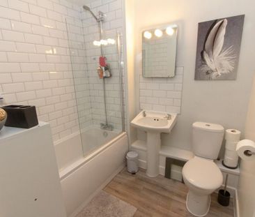 2 bedroom flat to rent - Photo 4