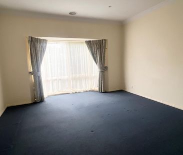 Beautiful townhouse close to The Glen - Photo 1