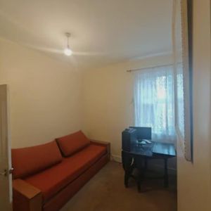 Room in a Shared House, London, E11 - Photo 2