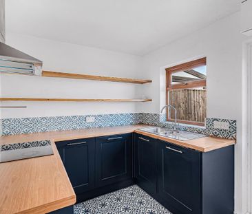 2 bedroom semi-detached house to rent - Photo 5
