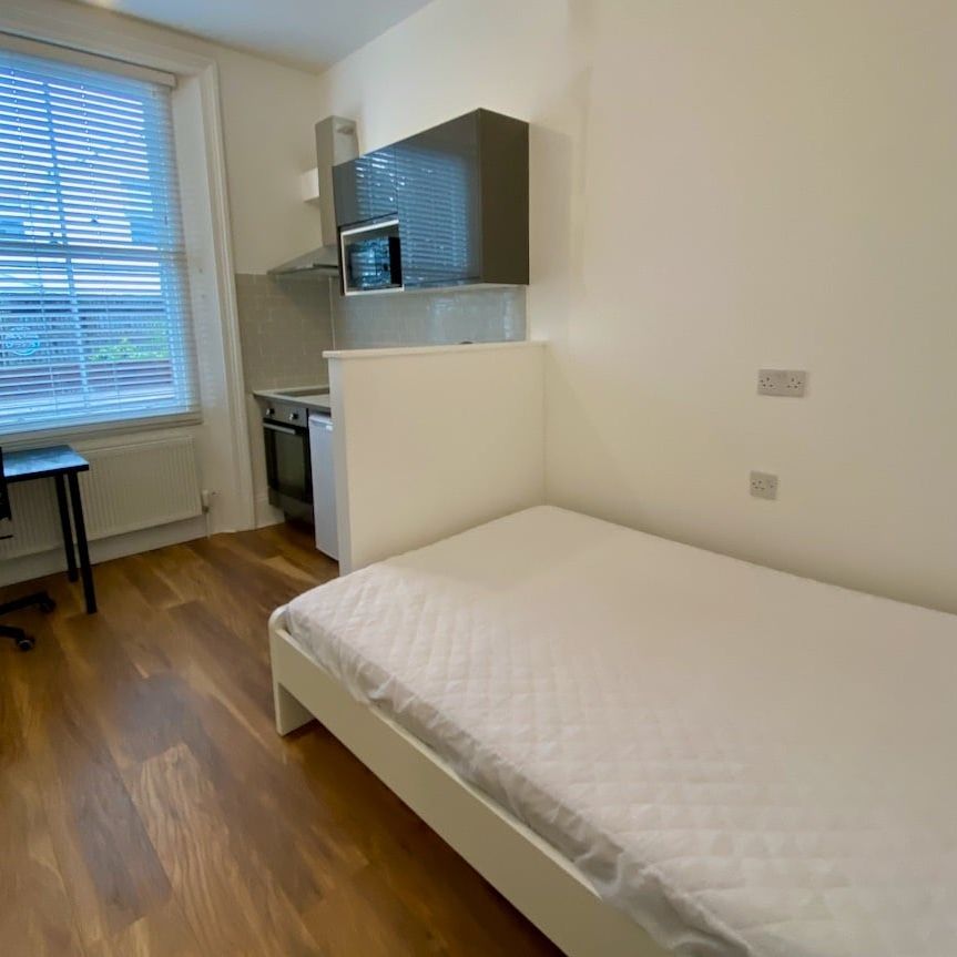 1 Bed Flat, Seafield Road, BN3 - Photo 2