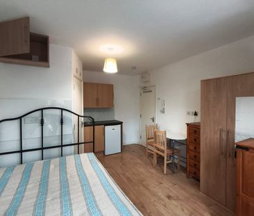 Studio Flat, Cotswold Gardens, NW2 - Photo 2