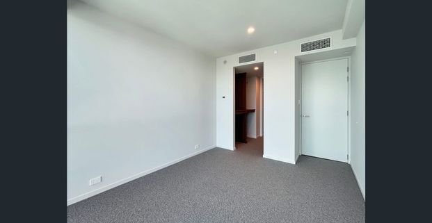 Unrivalled Luxury. Uninterrupted River & City Panoramas - Photo 1