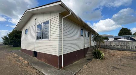 3 Bedroom Home in Prime Location - Photo 4