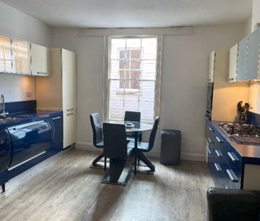 6 Bed Student Accommodation - Photo 5