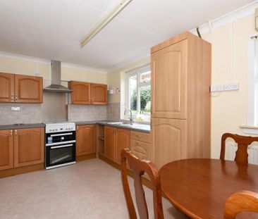 3 bedroom semi-detached house to rent - Photo 4