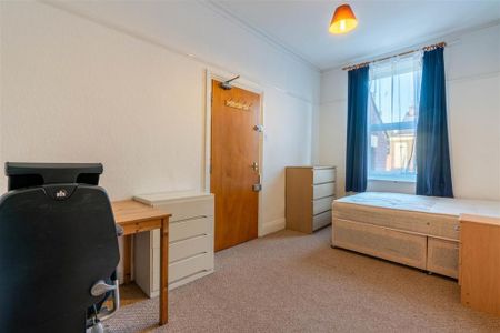 4 bedroom terraced house to rent - Photo 3