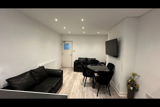 Room in a Shared House, Teignmouth Road, B29 - Photo 1